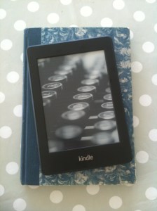 Hva passer vel bedre som Kindle-cover enn en ekte bok?