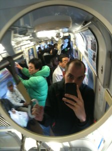 Selvportrett fra en t-banevogn i Tokyo, tatt på sist besøk.